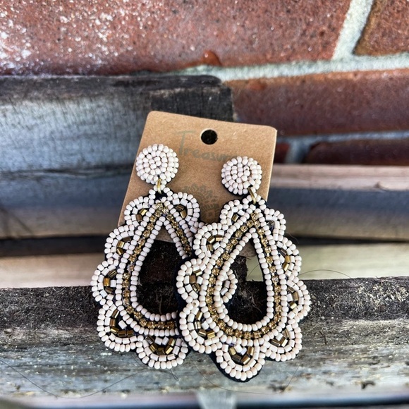 Tan & brown beaded earrings - Picture 1 of 1